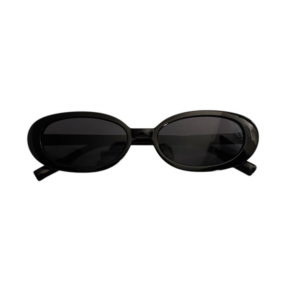 Accessories - Black Oval Sunglasses